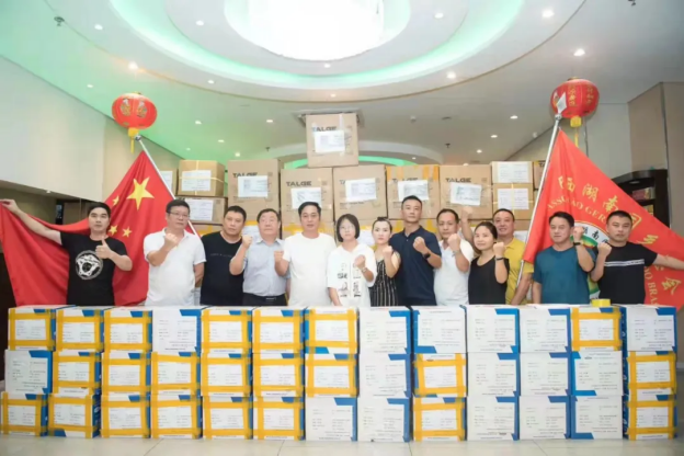 綦湘柏（左五）组织率领巴西湖南同乡总会（总商会）筹集防疫物资